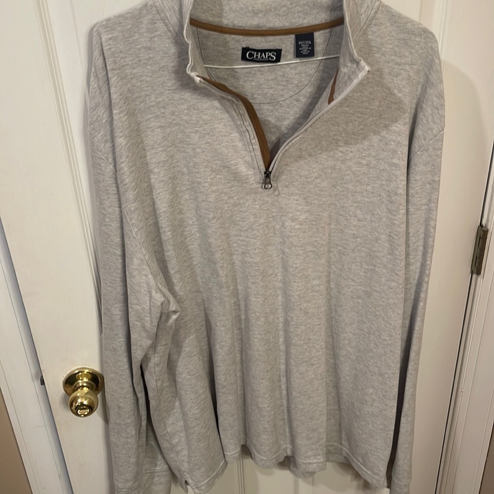 3XL long sleeve pull over. Great condition. Perfect gift for the upcoming season
